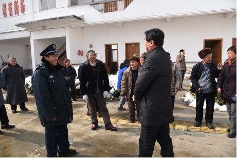 區(qū)政協(xié)副主席杜可林一行寒冬送暖暖人心.jpg 區(qū)政協(xié)副主席杜可林一行寒冬送暖暖人心.jpg