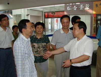 1471240994722804.jpg 調(diào)研春茶生產(chǎn)和美好鄉(xiāng)村建設2.jpg